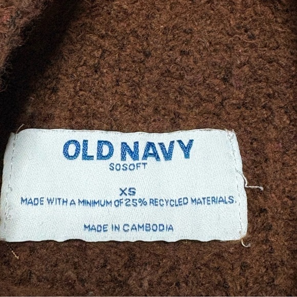 Old Navy Women’s Mock Neck Cropped Top Sweater - Picture 5 of 10